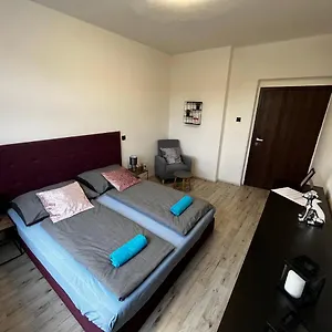  Apartment Large 3 Bedroom With Skyline View